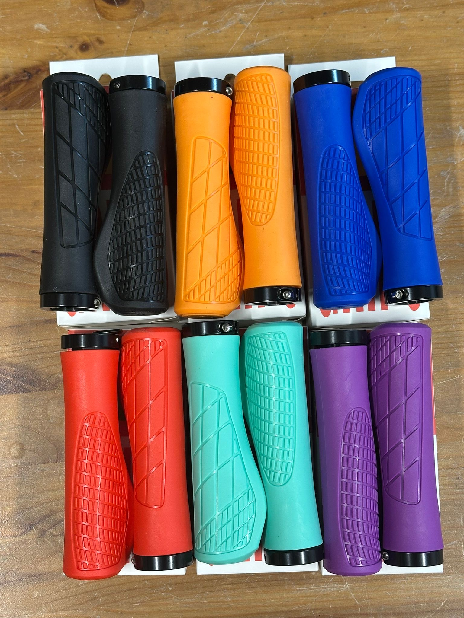 גריפים ארגונומיים קשיחים 